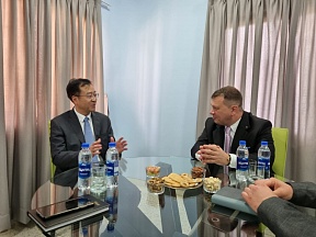 On the Courtesy Call of the Consul General of China On the Courtesy Call of the Consul General of China